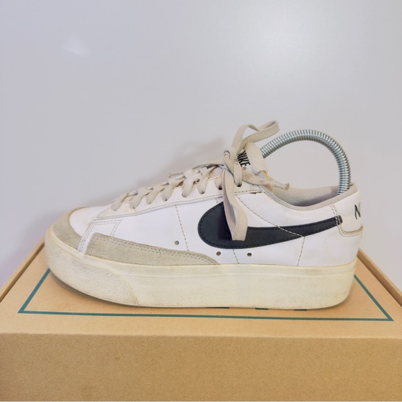 Nike Blazer Low Platform Women’s Size 6.5 White Black Casual Sneakers Shoes - Picture 1 of 13